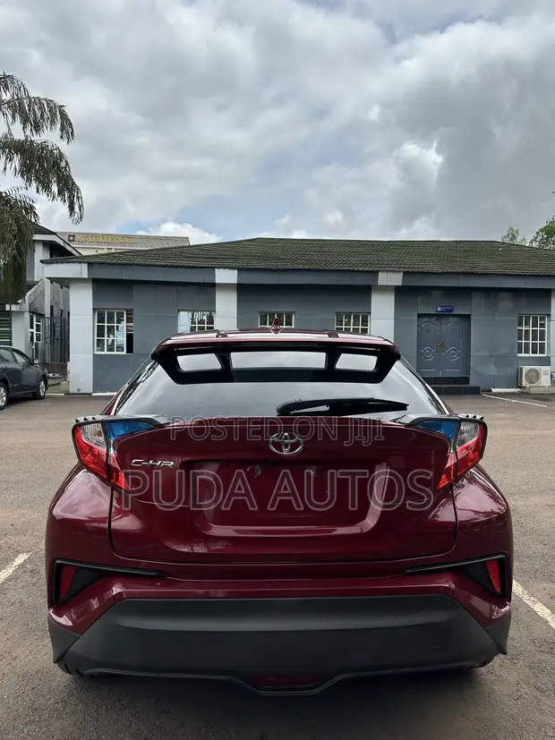 2018 Toyota C-HR XLE FWD Sport Utility (2.0L) Red - 1