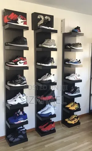 Modern Wall-Mounted Shoe Rack - Black