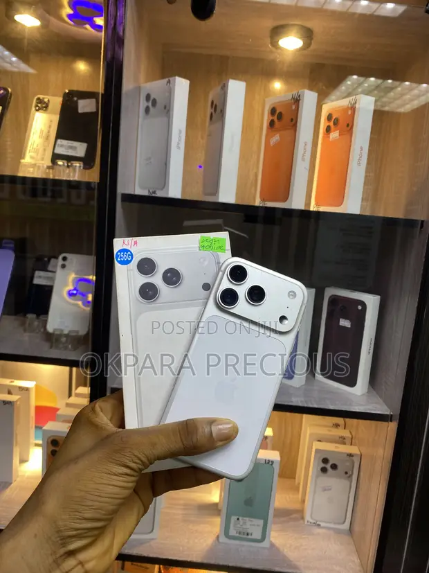 Apple iPhone 17 Pro 256GB Silver (Open Box) - 1