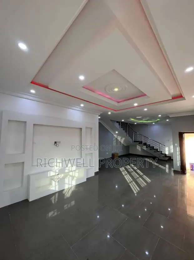 5 Bedroom Duplex don haya a Oluyole Estate, Ibadan - 1