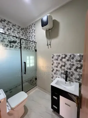 5 Bedroom Duplex don haya a Oluyole Estate, Ibadan