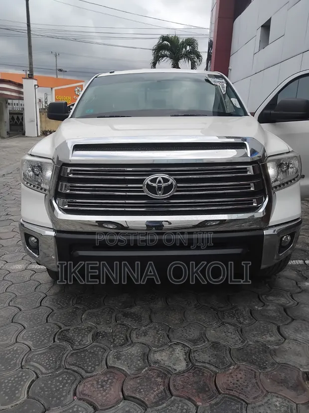 Toyota Tundra 2017 Silver - 1