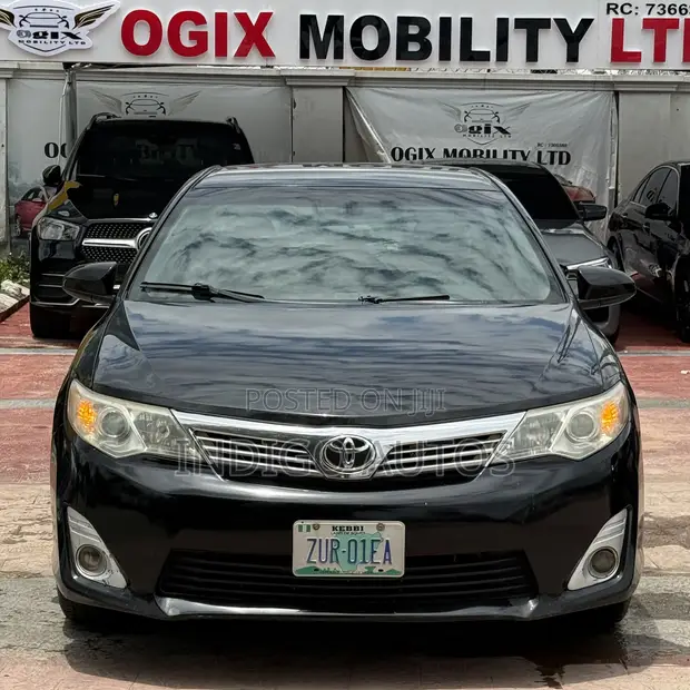 Toyota Camry LE Sedan 2012 - Baƙar Fata - 1