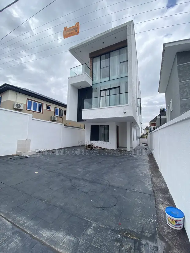 Furnished 5-Bedroom Duplex with BQ, Pool in Magodo Phase 1 GRA - 1