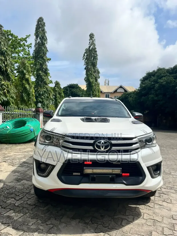2020 Toyota Hilux Revo Double Cab Petrol 2.7 RWD White - 1