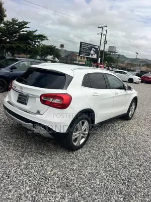Mercedes-Benz GLA 250 2017 White