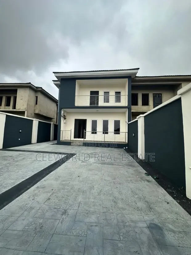 3-Bedroom Duplex don haya a Okebadan Estate, Akobo - 1