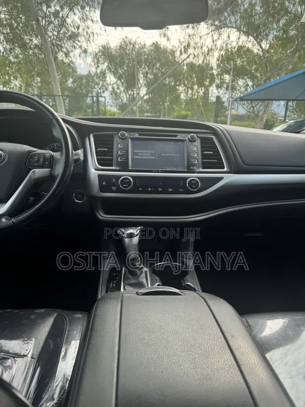 2016 Toyota Highlander XLE V6 4x4 Black - 1