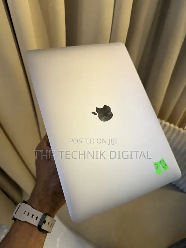 Apple MacBook Air 2020 M1 16GB RAM 256GB SSD - 1