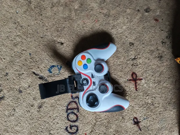 Bluetooth Game Controller with Phone Holder - 1