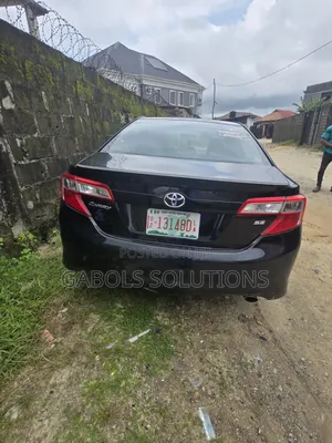 2013 Toyota Camry SE Sedan - Foreign Used