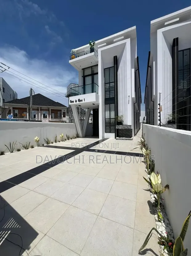 5 Bedroom Fully Detached Duplex in Ikota, Lekki - 1