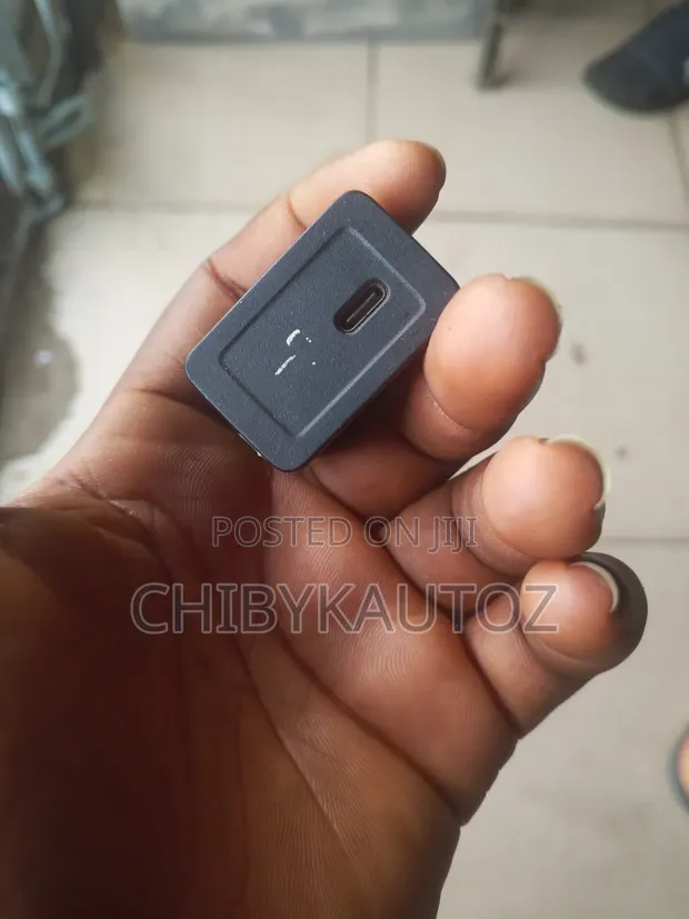 Type-C Charging Port for Mercedes-Benz C300 (2015), GLA (2020), CLA (2020), E350 (2018) - 1