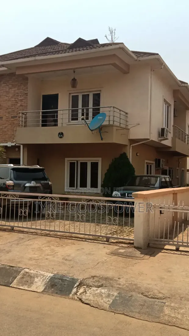 4 Bedroom Duplex for Sale a Flowergate, Zone B - 1