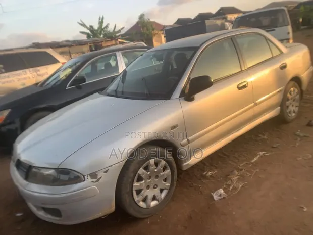Mitsubishi Carisma 2003 Silver - 1