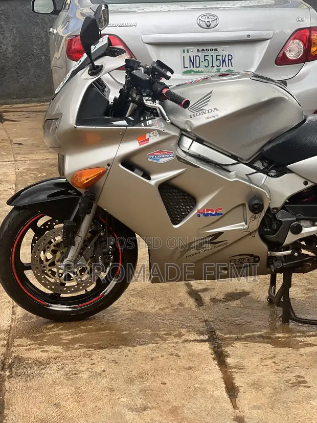 Honda VF 800 2001 Silver - 1