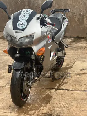 Honda VF 800 2001 Silver