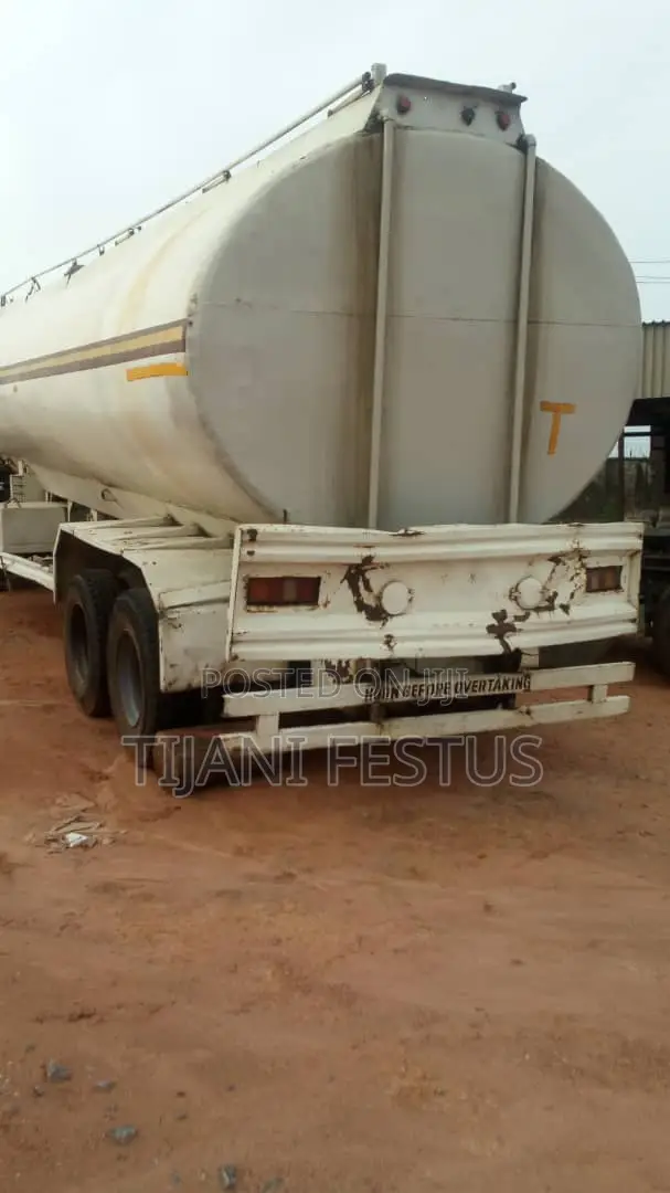 Mack Tank Truck - 2004 - 1