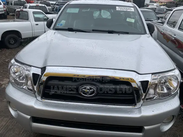 Toyota Tacoma 2008 Silver - 1