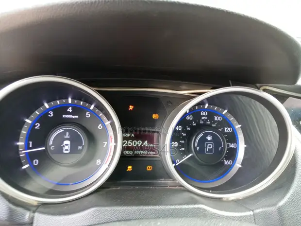 Hyundai Sonata 2011 Gray - 1