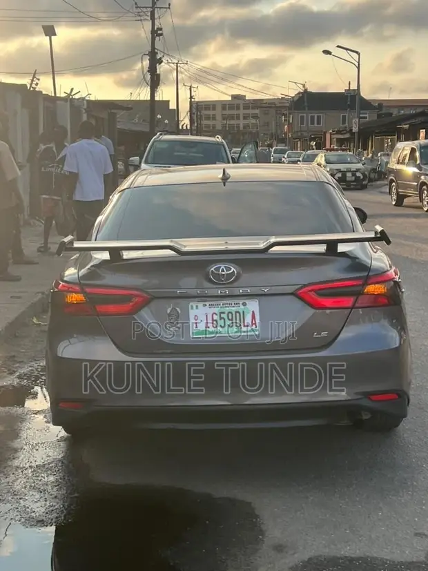 2019 Toyota Camry LE 2.5L Black - 1