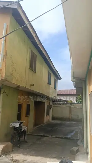 Gidaje 4 na 3-Bedroom & 2 na 2-Bedroom a Unity Estate, Egbeda