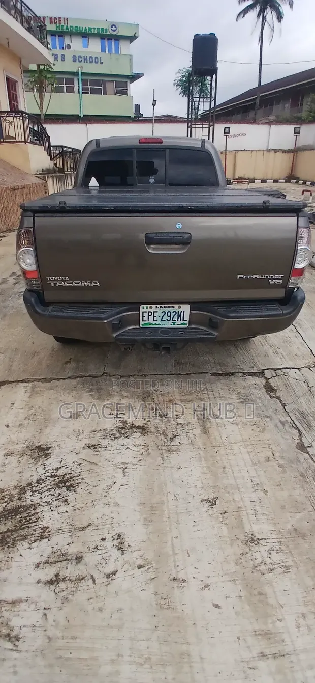 Toyota Tacoma 2012 Brown - 1