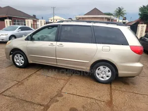 Toyota Sienna 2006 Gold