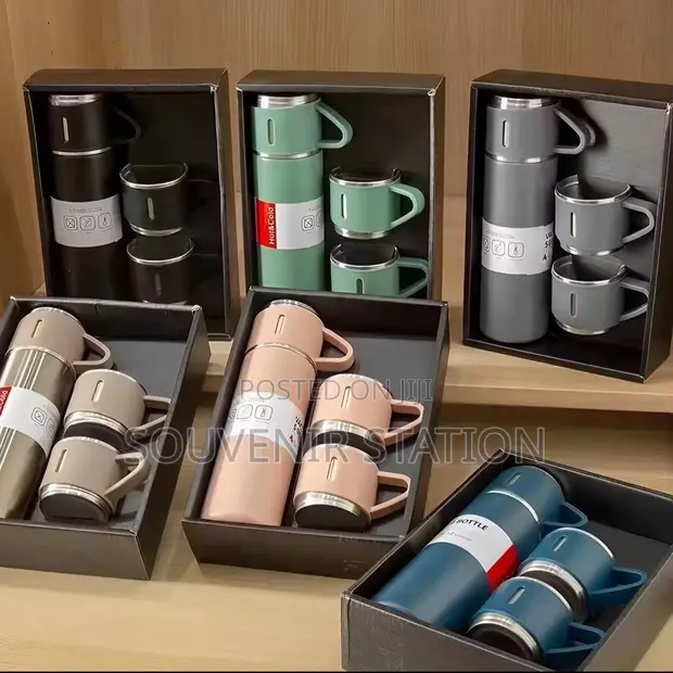 Vacuum Flask with 2 Cups in Gift Bag - 1