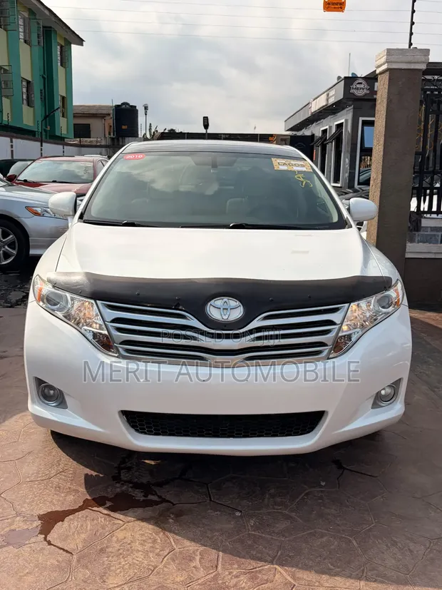 2010 Toyota Venza White - 1