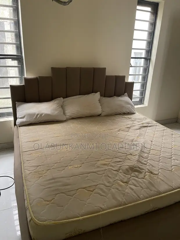6x6 Bed Frame da Mouka Mattress - 1