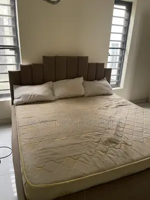 6x6 Bed Frame da Mouka Mattress
