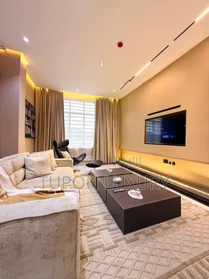Luxury 2-Bedroom Apartment with Dining, Chevron