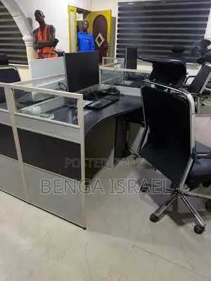 Workforce 4-Seater Ofishin Wurin Aiki Tare Da Bangare