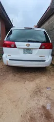 Toyota Sienna 2005 White - 1