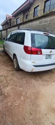 Toyota Sienna 2005 White - 2