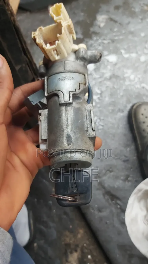 Pontiac Vibe Ignition Housing da Makulli (2003-2006) - 1