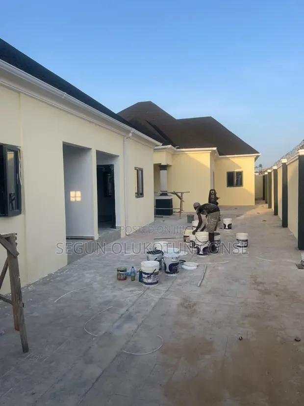 5-Bedroom Block of Flats for Rent in Old Kamanzo, Kaduna - 1