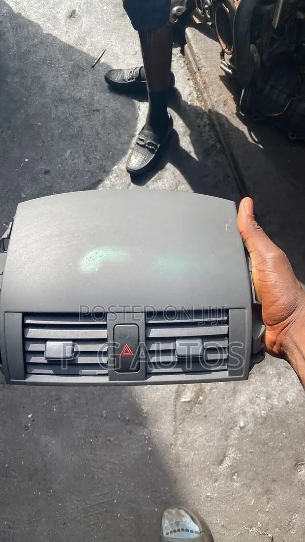 Toyota Corolla Center Vent 2008 - 1