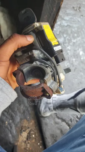 Wurin Wuta da Makullin Toyota RAV4 (2003-2005)