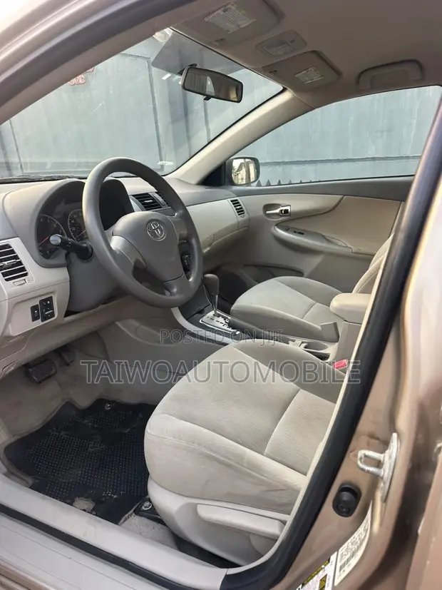 Toyota Corolla LE 2009 Gold - 1