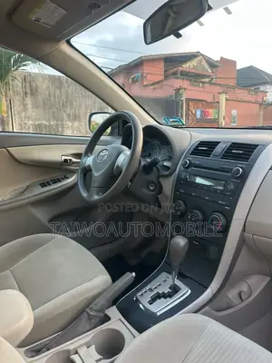 Toyota Corolla LE 2009 Gold