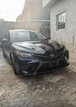 2018 Toyota Camry SE FWD (2.5L 4cyl 8AM) Black - 1