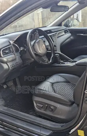 2018 Toyota Camry SE FWD (2.5L 4cyl 8AM) Black