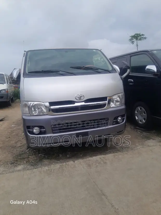 Toyota HiAce Commuter GL 2012 Grey - 1