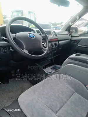 Toyota HiAce Commuter GL 2012 Grey