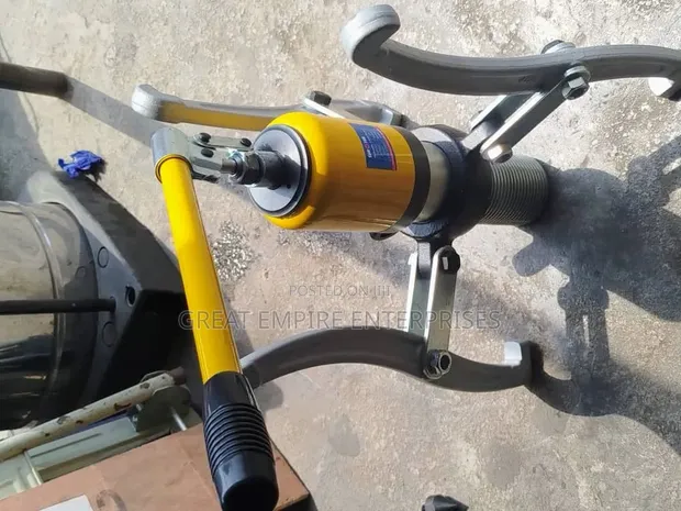 Hydraulic Gear Puller - 10 Tons - 1