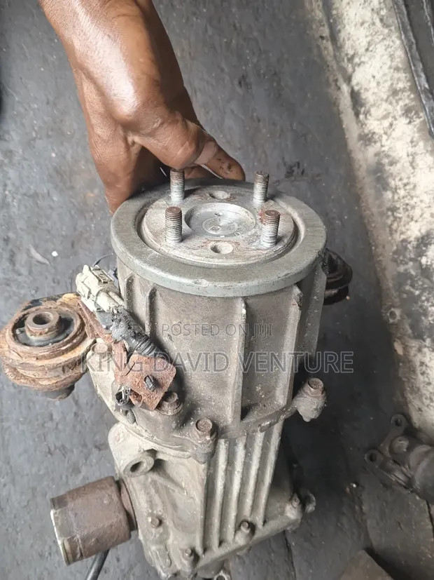 Nissan Rogue 2019 Back Axle - 1