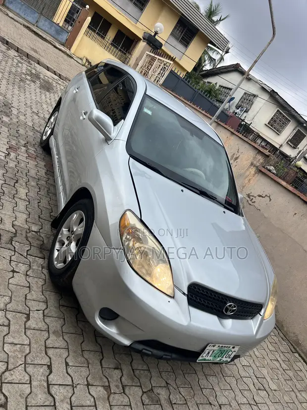 Toyota Matrix 2007 Silver - 1