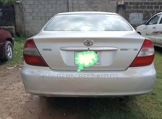 2004 Toyota Camry XLE Sedan - 1